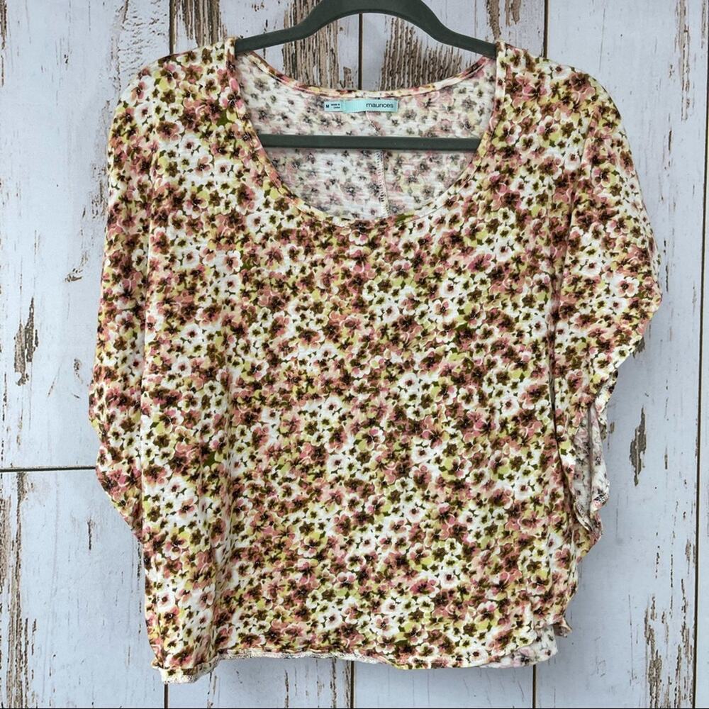 Maurices Floral Crop Top, Size Medium. In good used condition!!